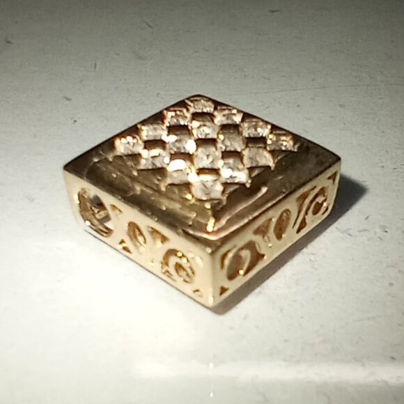 14Kt Yellow Gold Diamond Filigree Diamond-Shape Slide - Picture 3 of 4